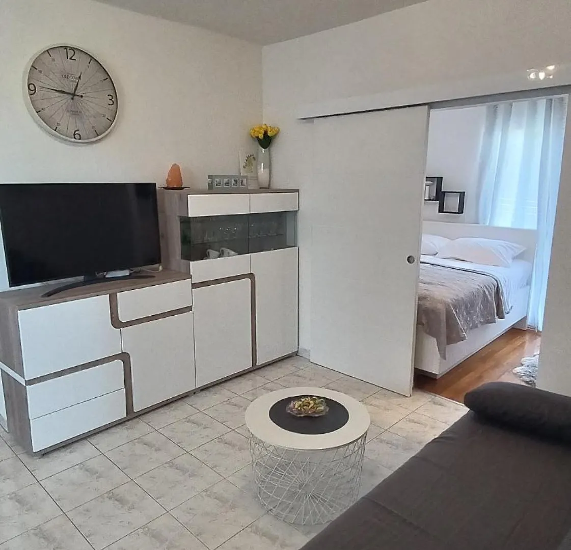 Apartment Fontana Felicita Zara 0*,